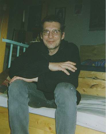 Olaf Liedtke 1997 in seiner Wohnung in Berlin Kastanienalle 97   (Foto von Olf)   